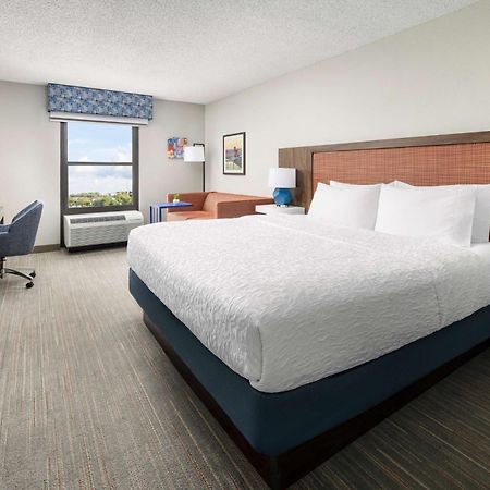 Hampton Inn Laredo Exterior photo