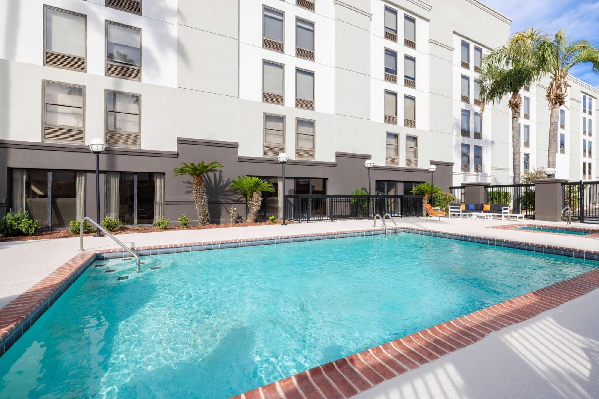 Hampton Inn Laredo Exterior photo