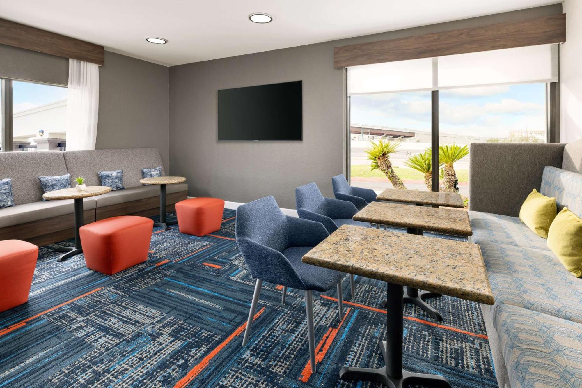 Hampton Inn Laredo Exterior photo