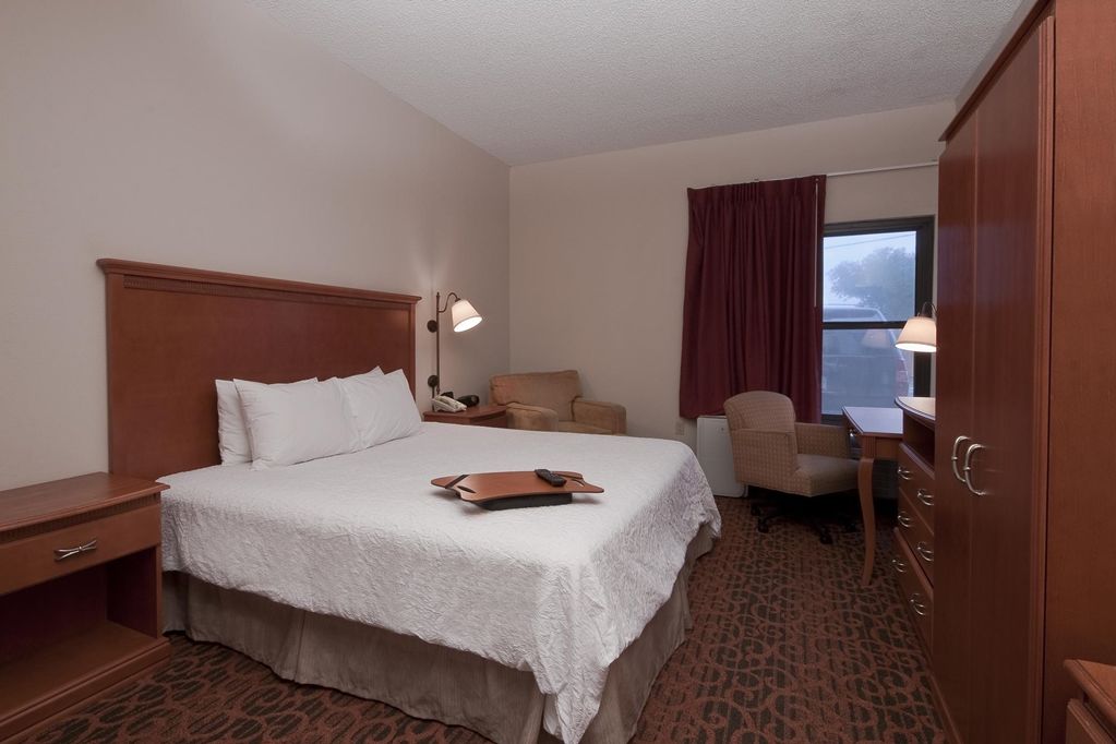 Hampton Inn Laredo Room photo